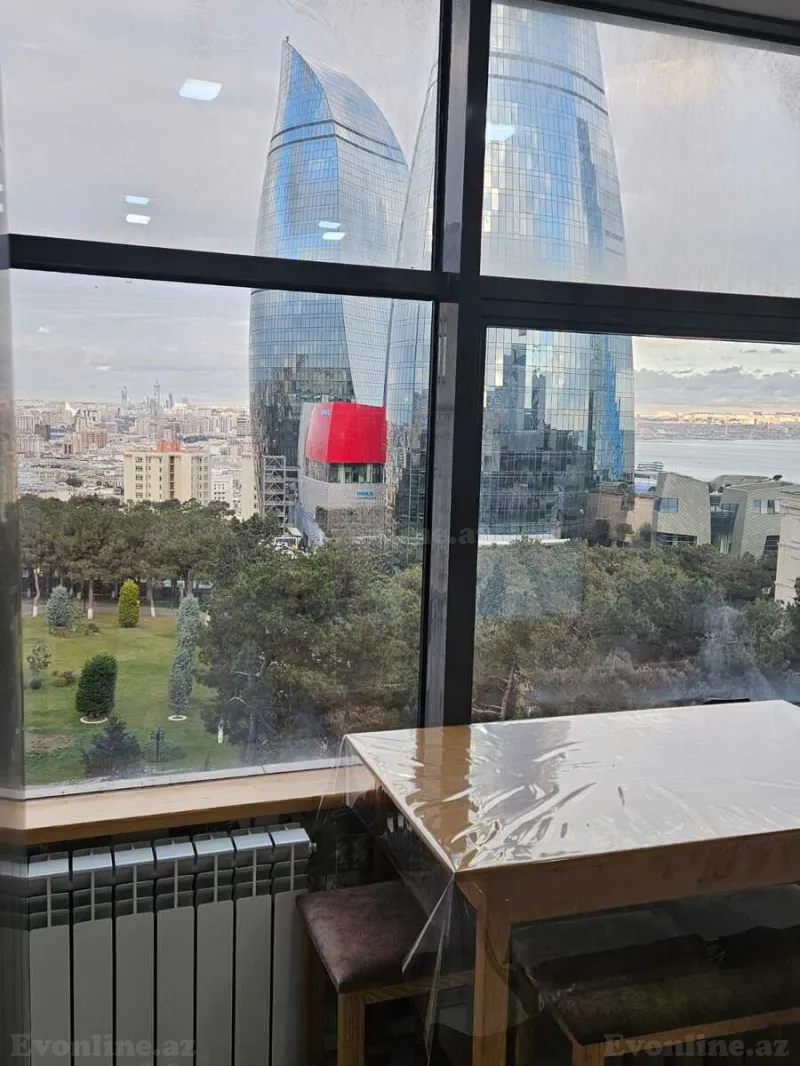 Kirayə verilir 3 otaqlı Mənzil Köhnə tikili 75 m² Səbail r.
