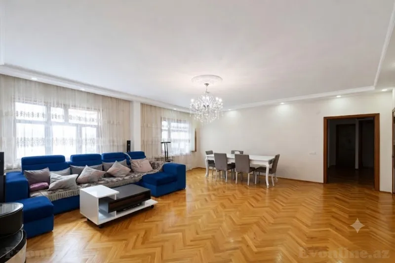 Satılır 5 otaqlı Mənzil Köhnə tikili 125 m² İnşaatçılar m.