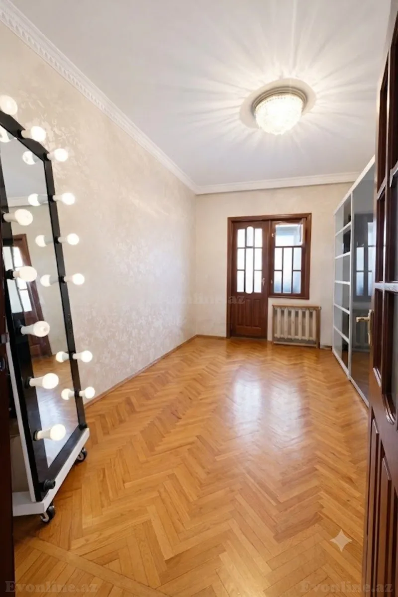Satılır 5 otaqlı Mənzil Köhnə tikili 125 m² İnşaatçılar m. - şəkil 3