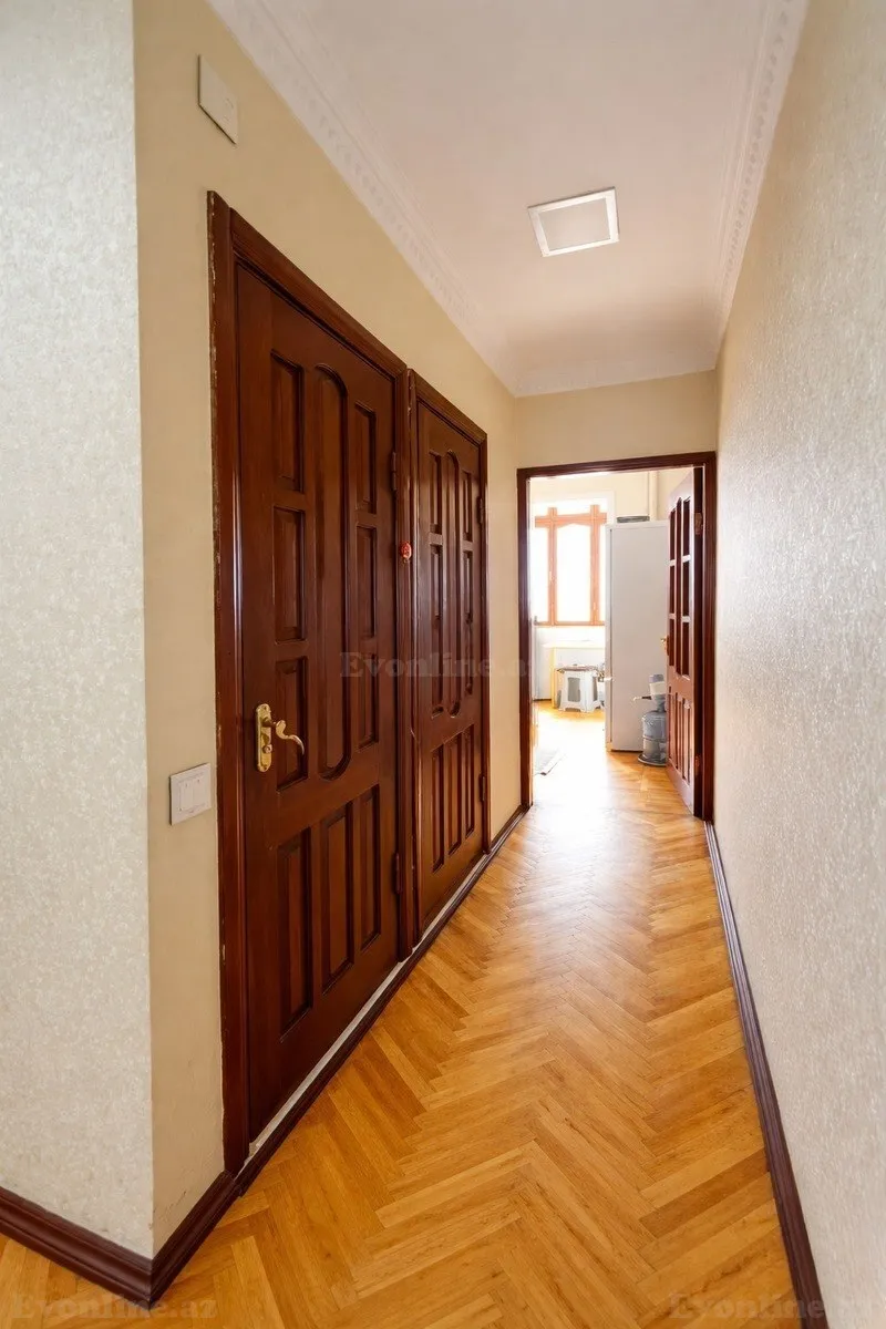 Satılır 5 otaqlı Mənzil Köhnə tikili 125 m² İnşaatçılar m. - şəkil 6