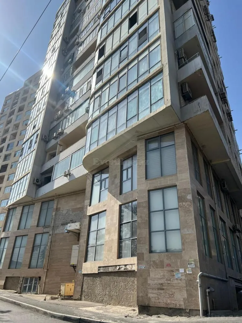 3 otaqlı Mənzil 111 m² Elmlər Akademiyası m. Satılır
