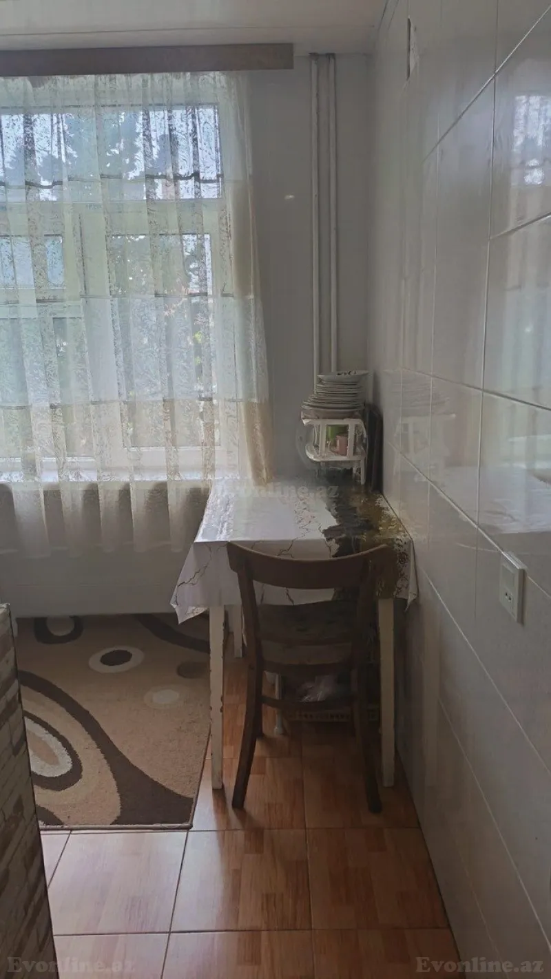 Kirayə verilir 2 otaqlı Mənzil Köhnə tikili 55 m² Elmlər Akademiyası m.