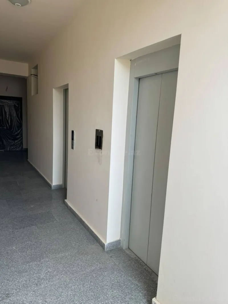 Satılır 3 otaqlı Mənzil Yeni tikili 150 m² Elmlər Akademiyası m. - şəkil 15