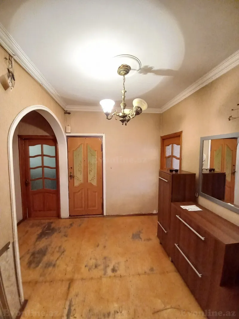 Satılır 4 otaqlı Mənzil Köhnə tikili 110 m² Xalqlar Dostluğu m. - şəkil 2