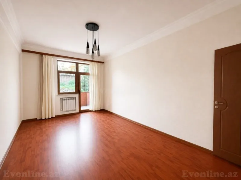 Kirayə verilir Ofis 175 m² 28 May m.