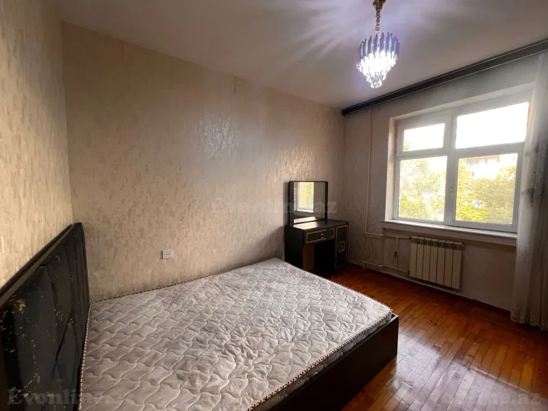 Satılır 2 otaqlı Mənzil Köhnə tikili 70 m² İnşaatçılar m. - şəkil 6