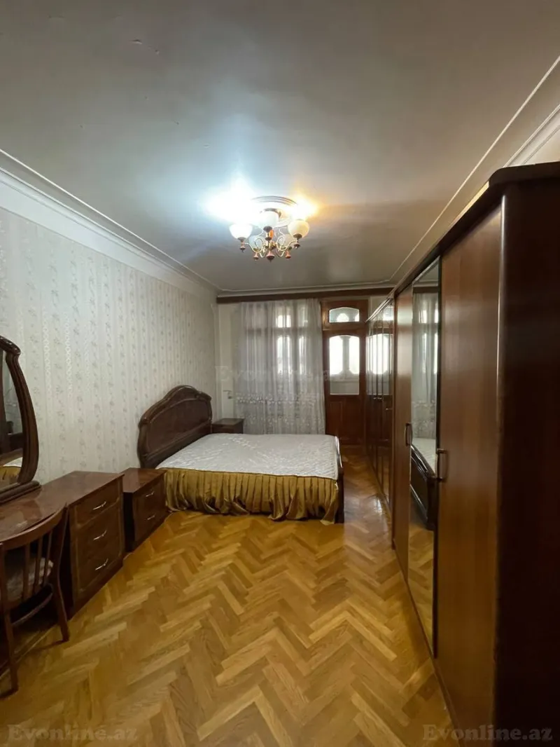 Satılır 5 otaqlı Mənzil Köhnə tikili 130 m² Azadlıq prospekti m. - şəkil 4