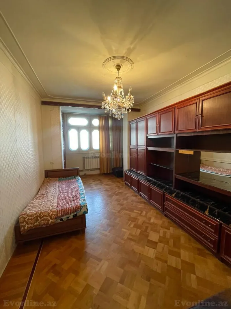 Satılır 5 otaqlı Mənzil Köhnə tikili 130 m² Azadlıq prospekti m. - şəkil 5