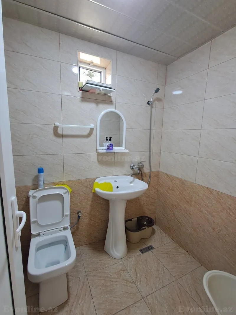 Satılır 5 otaqlı Həyət evi 175 m² İnşaatçılar m. - şəkil 2