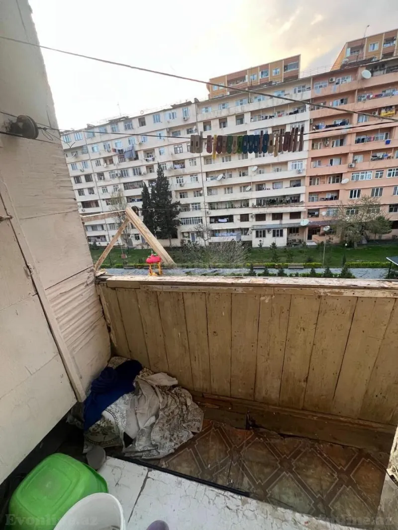 Satılır 4 otaqlı Mənzil Köhnə tikili 90 m² Bakıxanov