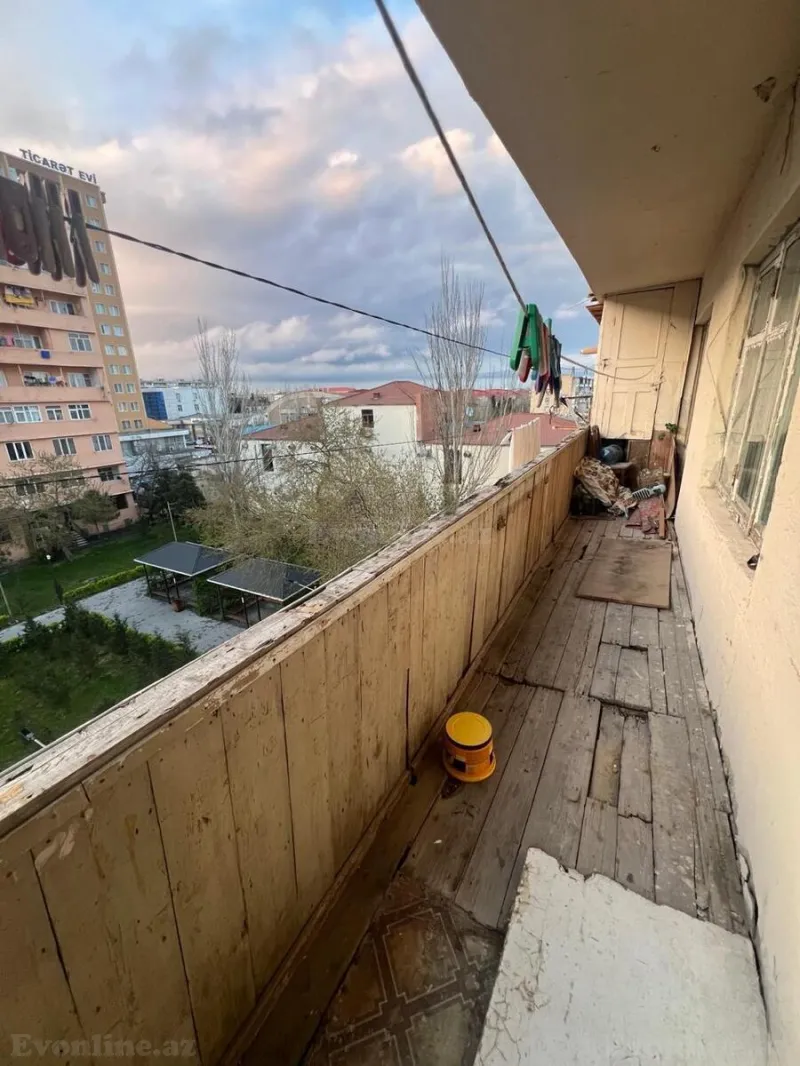 Satılır 4 otaqlı Mənzil Köhnə tikili 90 m² Bakıxanov - şəkil 2