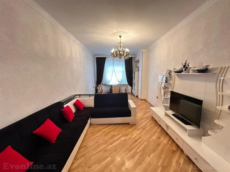 3 otaqlı Mənzil 130 m² İnşaatçılar m. Satılır