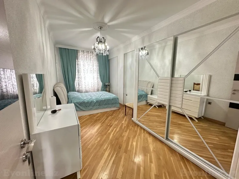 Satılır 3 otaqlı Mənzil Yeni tikili 130 m² İnşaatçılar m. - şəkil 3