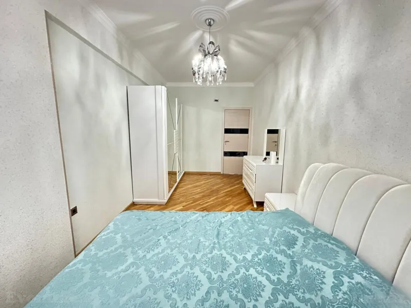 Satılır 3 otaqlı Mənzil Yeni tikili 130 m² İnşaatçılar m. - şəkil 4