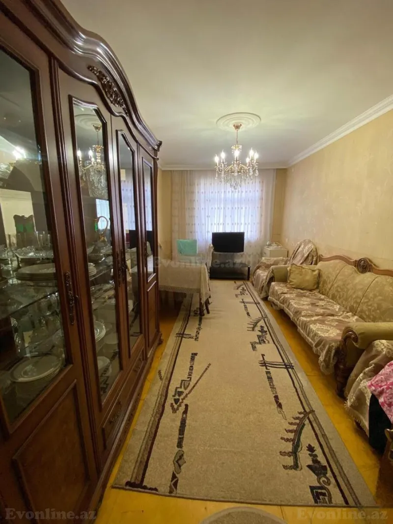 Satılır 3 otaqlı Mənzil Köhnə tikili 72 m² Qaraçuxur