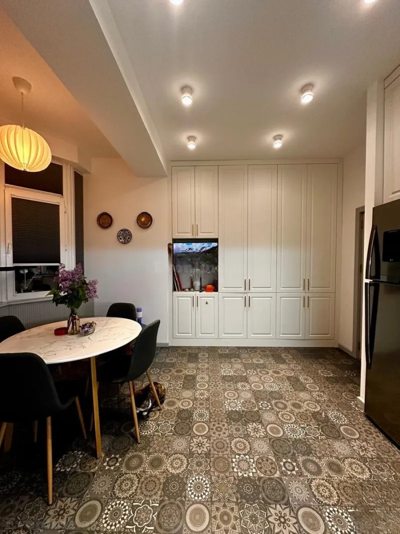 2 otaqlı Mənzil 90 m² 28 May m. Kirayə verilir