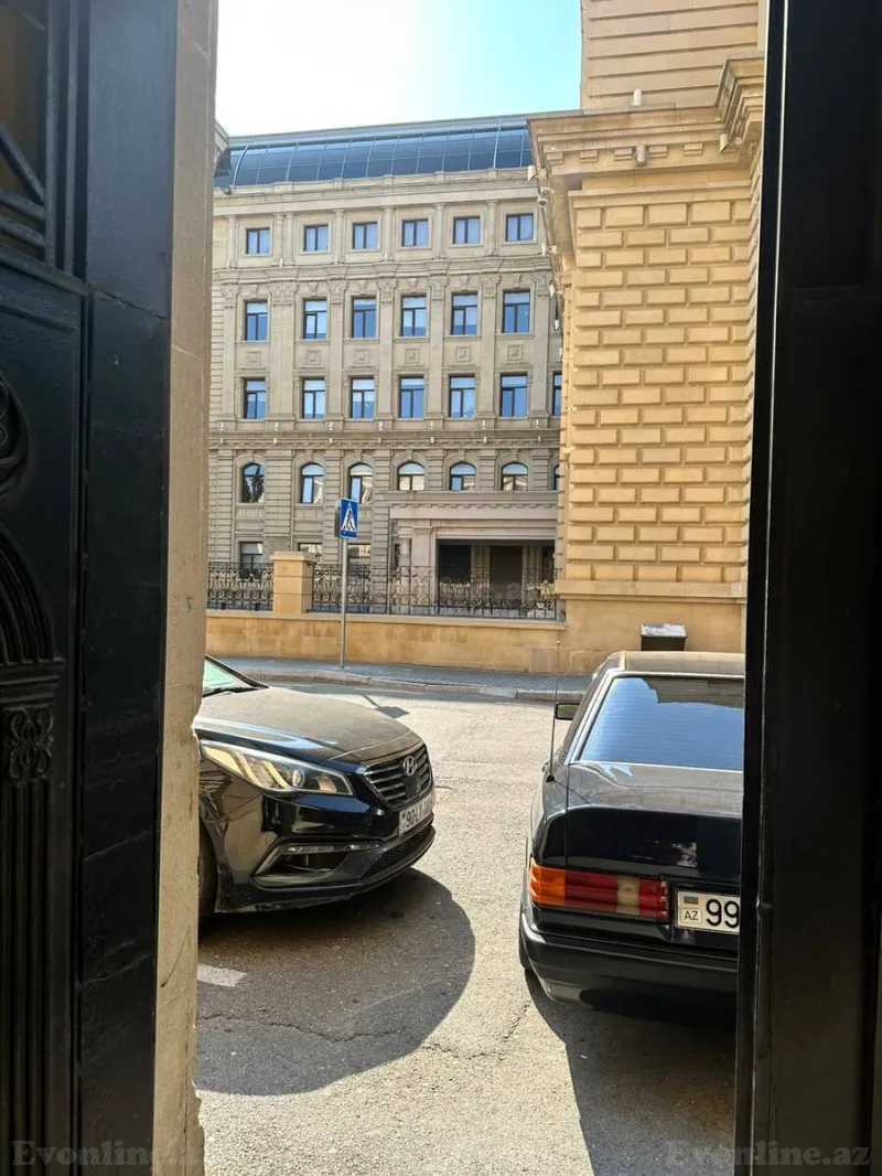 Satılır Qaraj 16.1 m² Səbail r. - şəkil 6