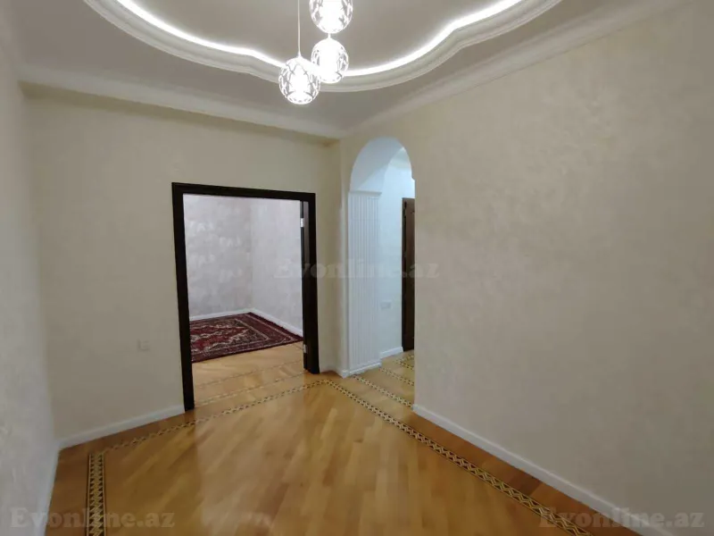 3 otaqlı Mənzil 106 m² İnşaatçılar m. Satılır