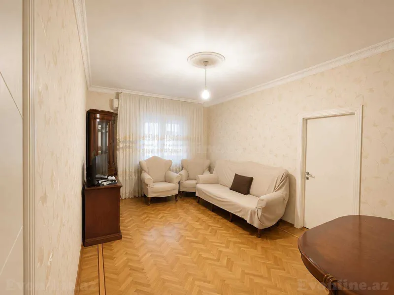 Satılır 5 otaqlı Mənzil Köhnə tikili 120 m² 8-ci mikrorayon
