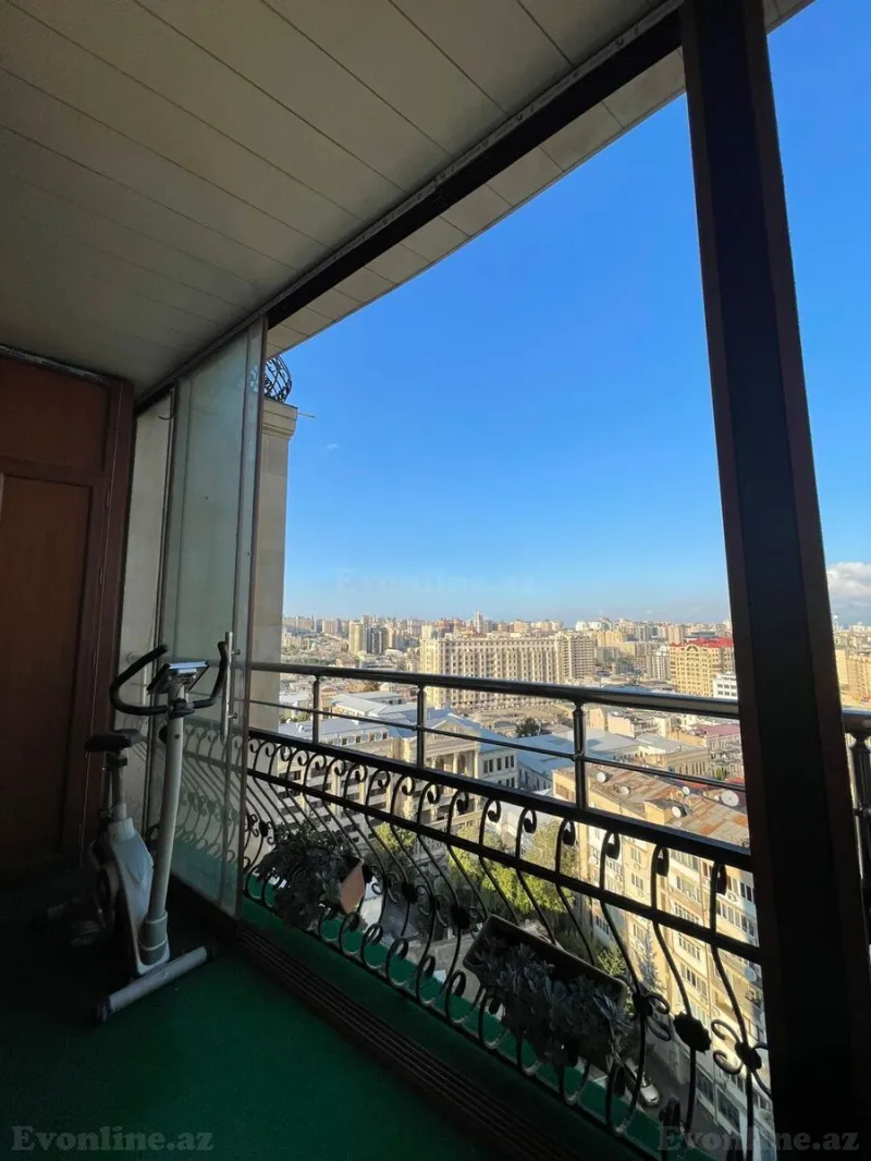 Satılır 4 otaqlı Mənzil Yeni tikili 240 m² Səbail r. - şəkil 11