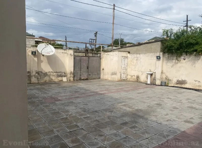 Bakı, Binəqədi r., Azadlıq prospekti m.da 3 otaqlı həyət evi satılır