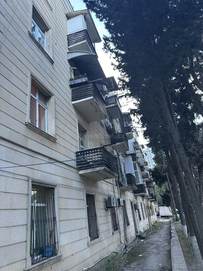 Satılır 3 otaqlı Mənzil Köhnə tikili 85 m² Badamdar