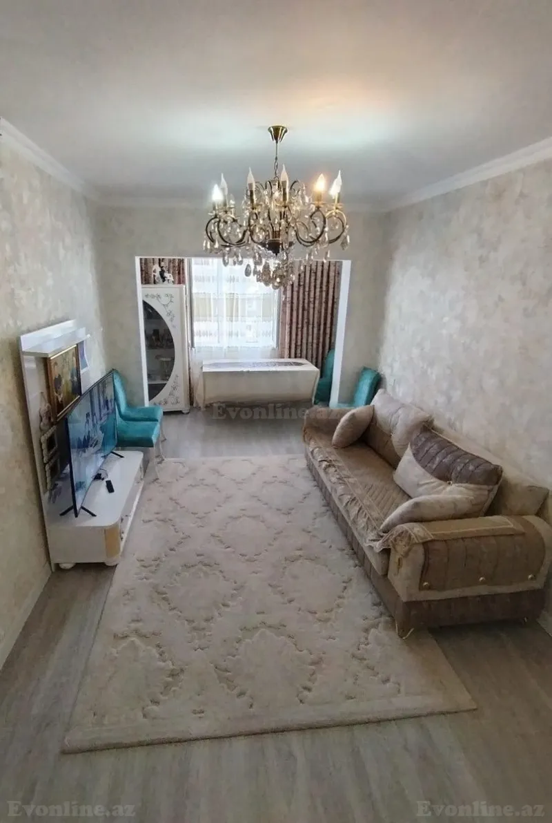 Satılır 4 otaqlı Mənzil Köhnə tikili 100 m² Bakıxanov
