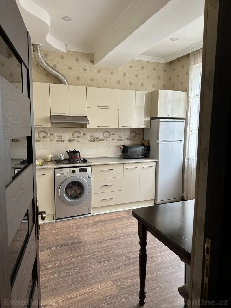 Kirayə verilir 3 otaqlı Mənzil Yeni tikili 70 m² İnşaatçılar m. - şəkil 2