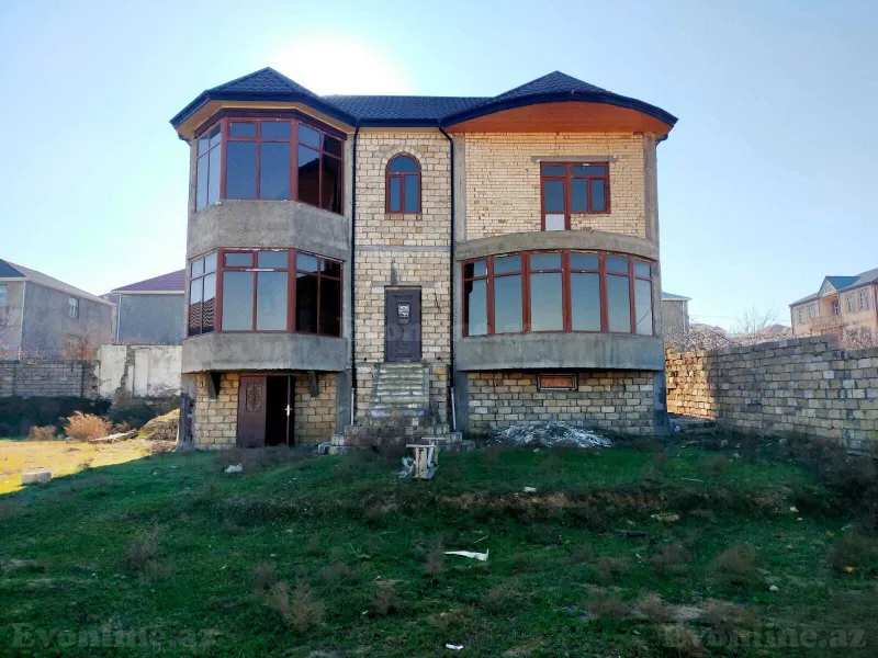 7 otaqlı Həyət evi 386 m² Hökməli Satılır