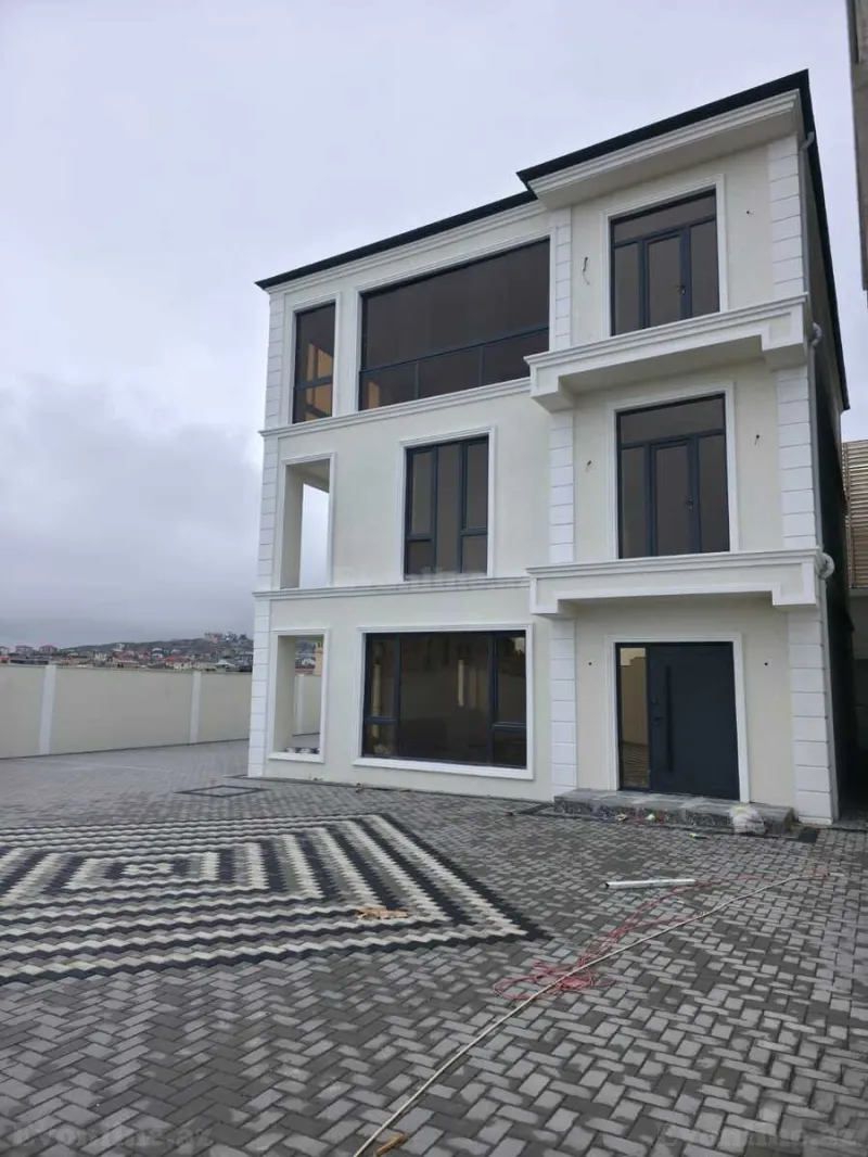 6 otaqlı Həyət evi 400 m² Badamdar Satılır