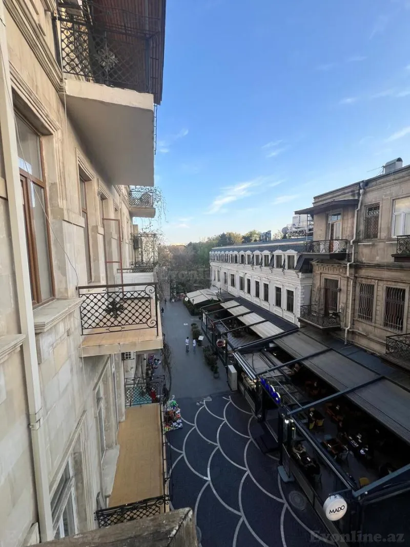 Satılır 4 otaqlı Mənzil Köhnə tikili 220 m² Sahil m. - şəkil 3