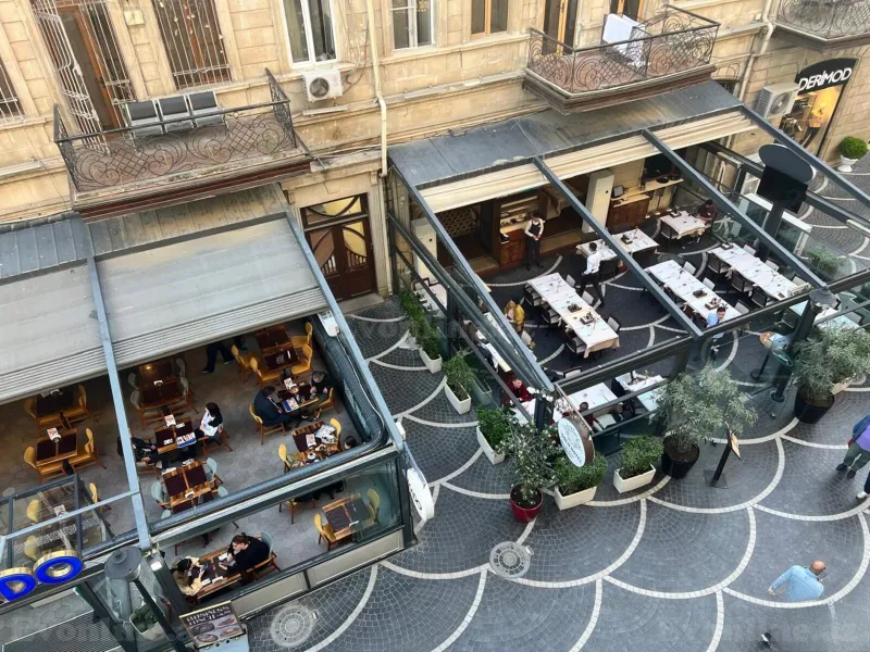 Satılır 4 otaqlı Mənzil Köhnə tikili 220 m² Sahil m. - şəkil 4