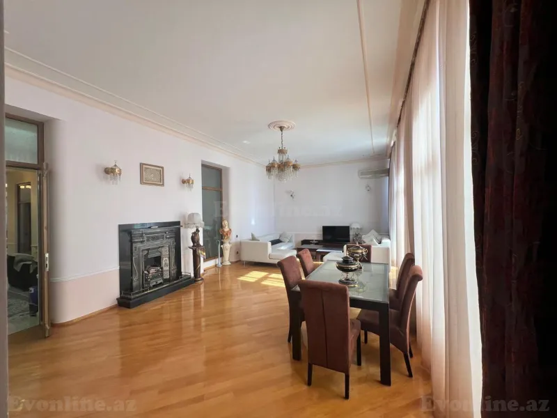 Satılır 4 otaqlı Mənzil Köhnə tikili 220 m² Sahil m. - şəkil 8