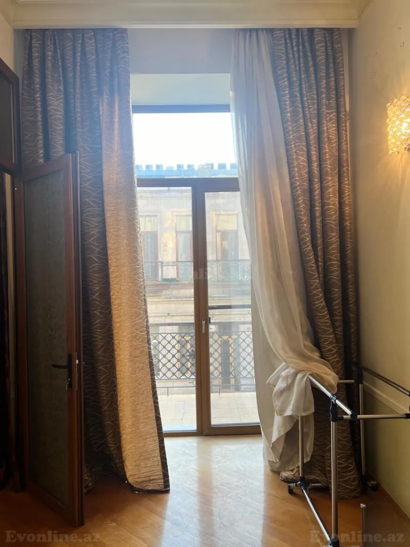 Satılır 4 otaqlı Mənzil Köhnə tikili 220 m² Sahil m. - şəkil 11