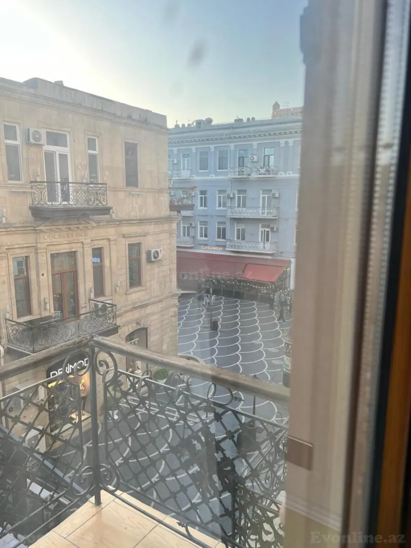 Satılır 4 otaqlı Mənzil Köhnə tikili 220 m² Sahil m. - şəkil 12