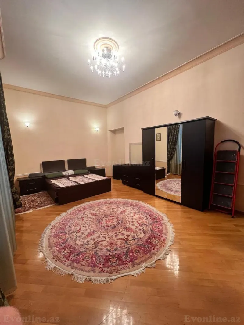 Satılır 4 otaqlı Mənzil Köhnə tikili 220 m² Sahil m. - şəkil 13