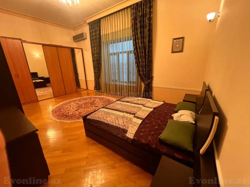 Satılır 4 otaqlı Mənzil Köhnə tikili 220 m² Sahil m. - şəkil 14