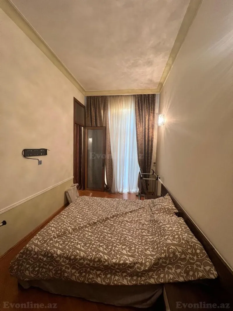 Satılır 4 otaqlı Mənzil Köhnə tikili 220 m² Sahil m. - şəkil 15