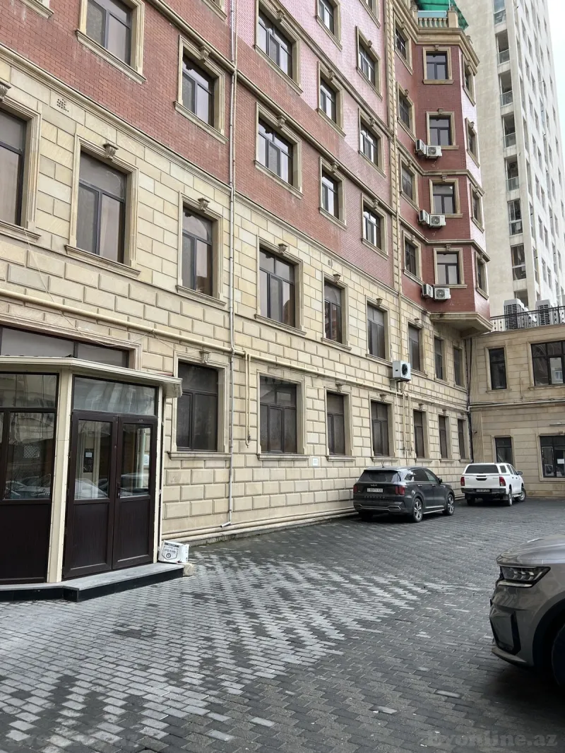 3 otaqlı Mənzil 138 m² 8 Noyabr m. Kirayə verilir
