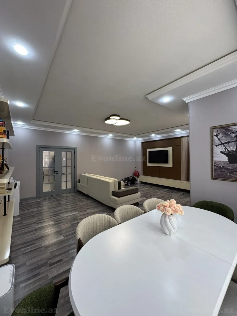 3 otaqlı Mənzil 140 m² İnşaatçılar m. Satılır