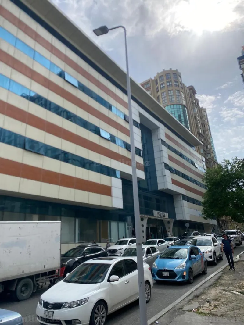 4 otaqlı Mənzil 300 m² 28 May m. Satılır