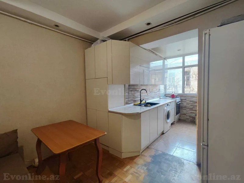 Satılır 2 otaqlı Mənzil Köhnə tikili 60 m² Yasamal r. - şəkil 2