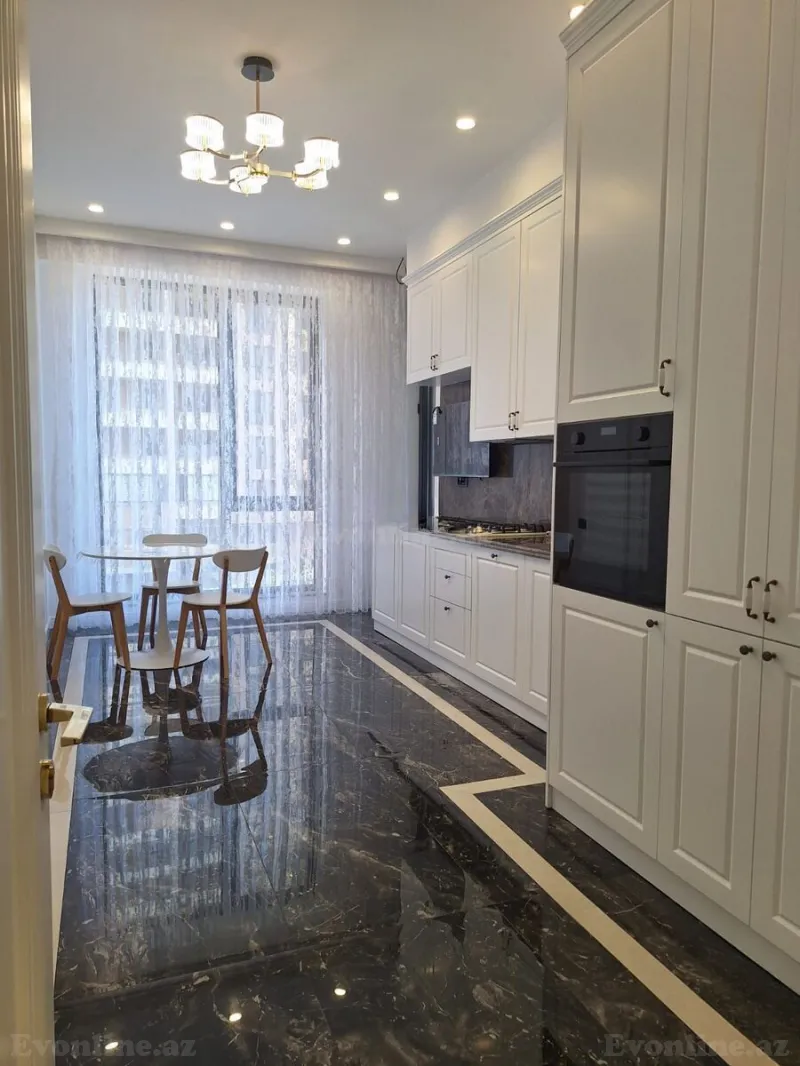 2 otaqlı Mənzil 92 m² 28 May m. Kirayə verilir