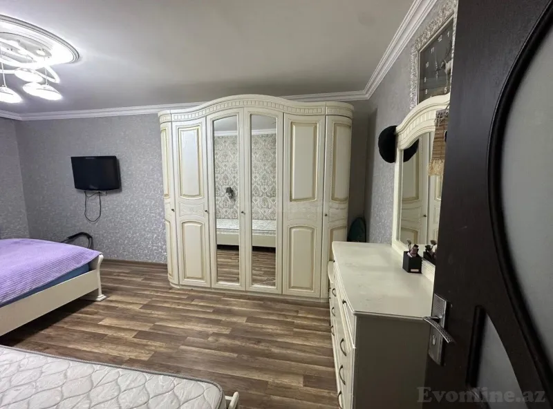 Satılır 4 otaqlı Mənzil Köhnə tikili 90 m² Xalqlar Dostluğu m. - şəkil 2