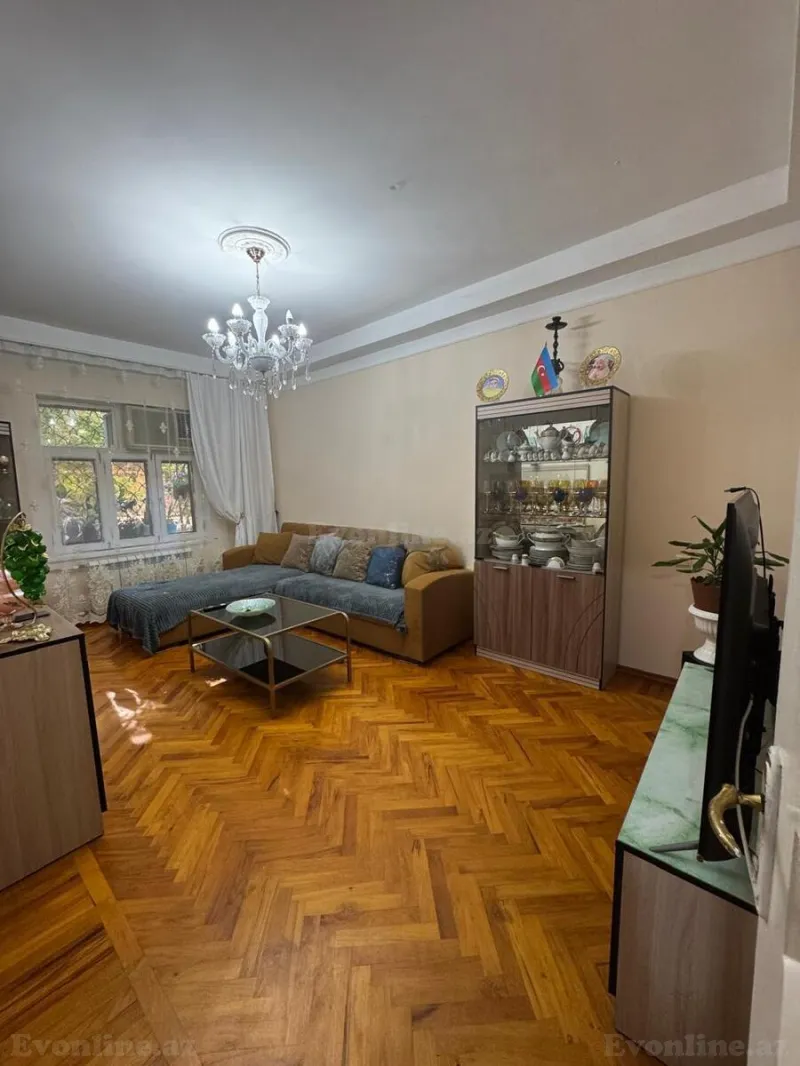2 otaqlı Mənzil 70 m² İnşaatçılar m. Satılır