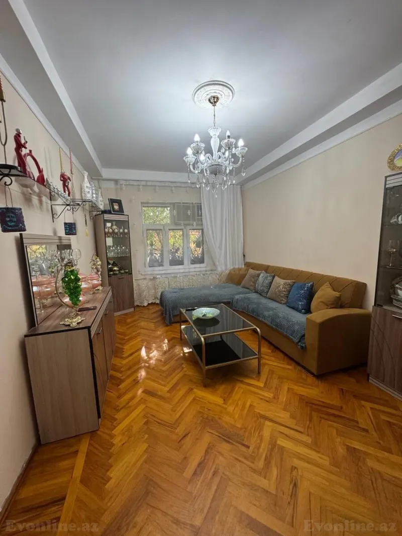 Satılır 2 otaqlı Mənzil Köhnə tikili 70 m² İnşaatçılar m. - şəkil 2