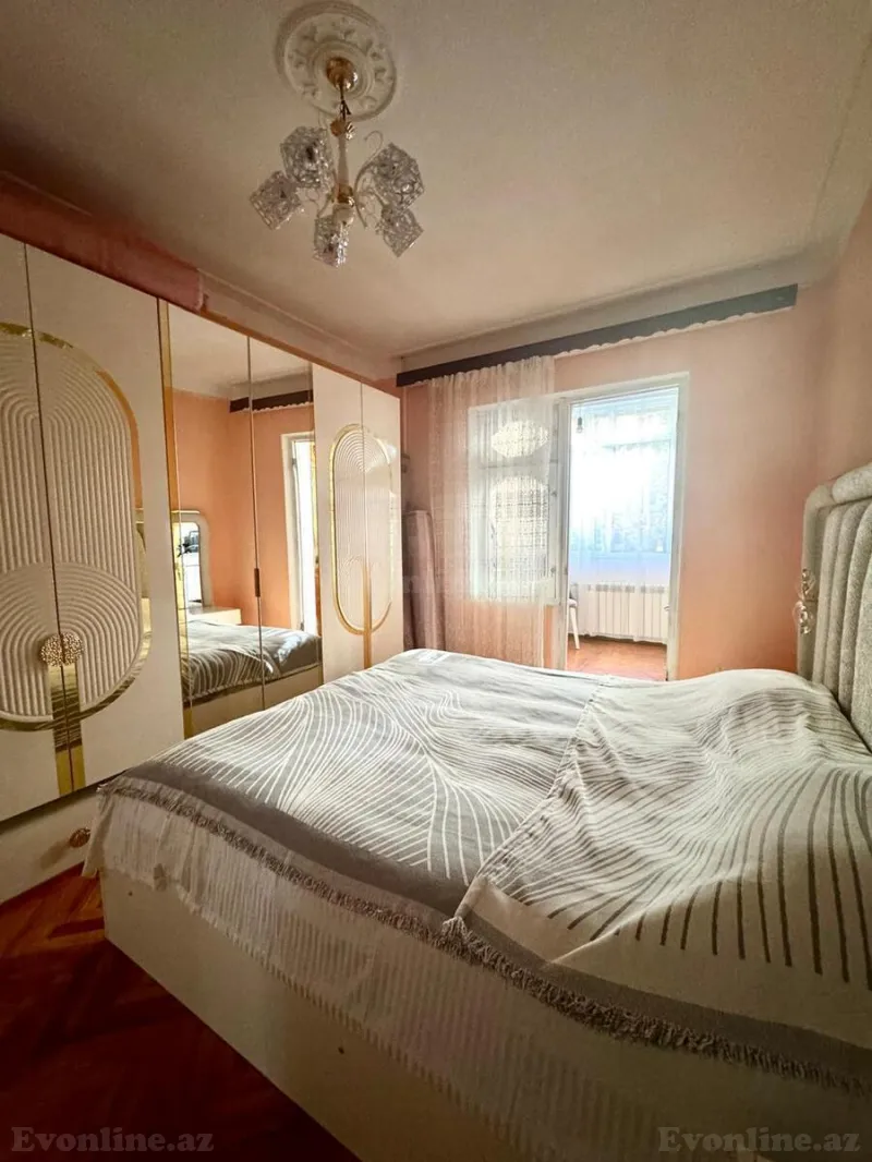 Satılır 2 otaqlı Mənzil Köhnə tikili 70 m² İnşaatçılar m. - şəkil 3