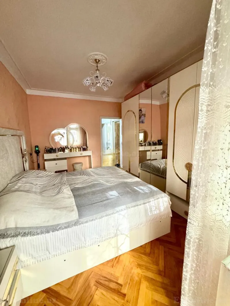 Satılır 2 otaqlı Mənzil Köhnə tikili 70 m² İnşaatçılar m. - şəkil 4