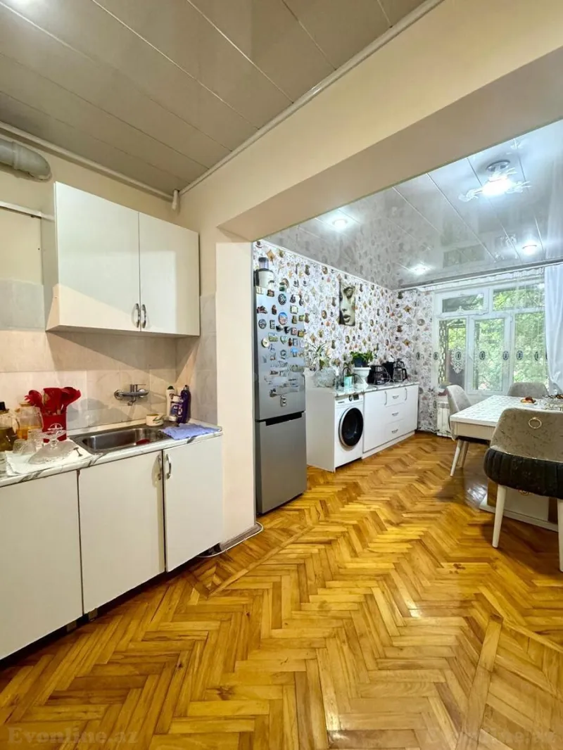 Satılır 2 otaqlı Mənzil Köhnə tikili 70 m² İnşaatçılar m. - şəkil 5