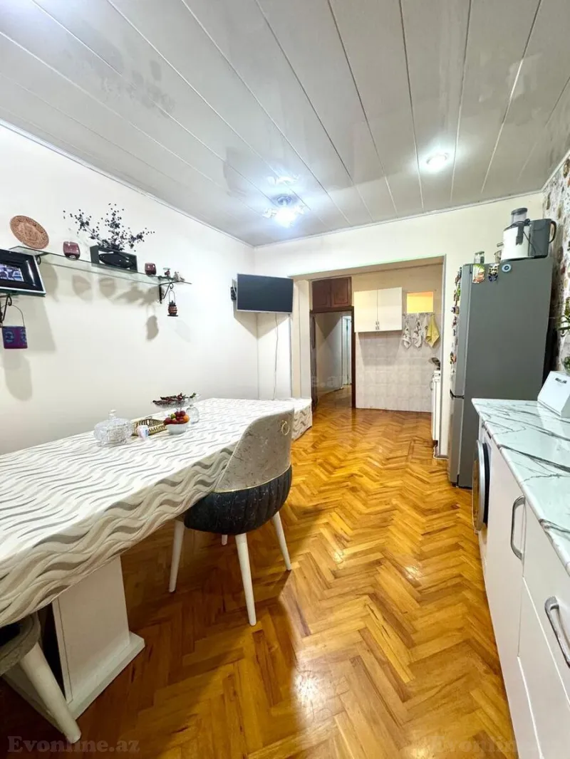Satılır 2 otaqlı Mənzil Köhnə tikili 70 m² İnşaatçılar m. - şəkil 7
